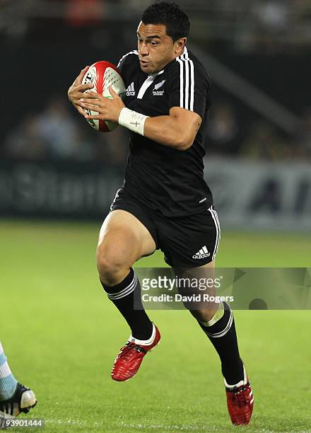 Sherwin Stowers of New Zealand races away to score a try against Argentina during the IRB Sevens tournament at the Dubai Sevens Stadium on December...