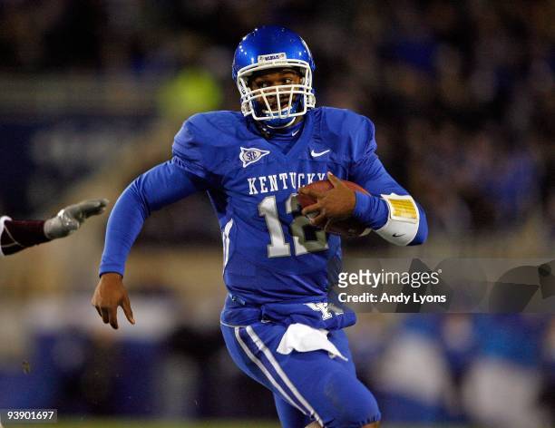Morgan Newton of the Kentucky Wildcats runs with the ball during the SEC game against the Mississippi State Bulldogs at Commonwealth Stadium on...