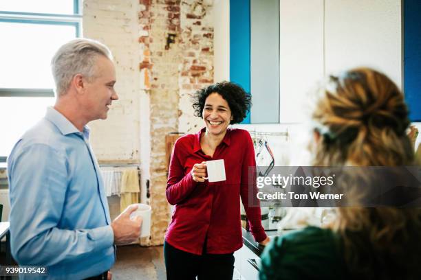 business colleagues taking a break at the office - café rouge photos et images de collection