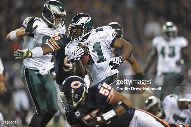 Wide Receiver Jason Avant of the Philadelphia Eagles runs for a touchdown during the game against the Chicago Bears on November 22, 2009 at Soldier...