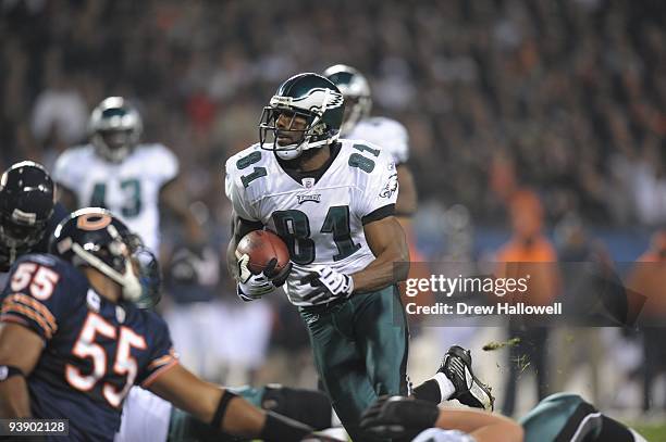 Wide Receiver Jason Avant of the Philadelphia Eagles runs for a touchdown during the game against the Chicago Bears on November 22, 2009 at Soldier...