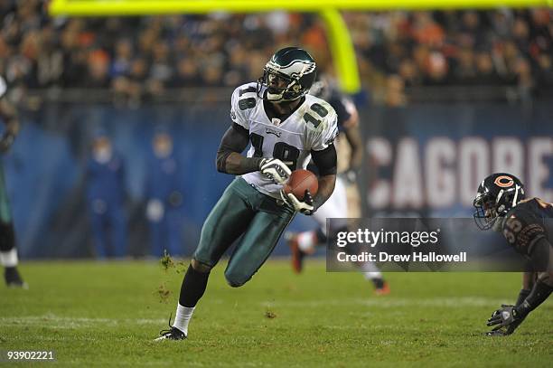 Wide Receiver Jeremy Macklin of the Philadelphia Eagles runs the ball during the game against the Chicago Bears on November 22, 2009 at Soldier Field...