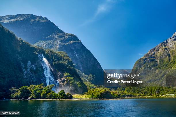 bowen falls, milford sound, fiordland national park, southland, new zealand - aotearoa foto e immagini stock