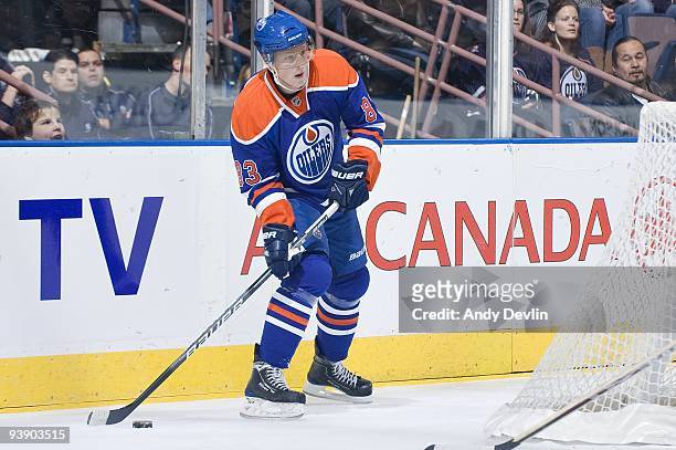 Ales Hemsky of the Edmonton Oilers controls the puck behind the net against the Phoenix Coyotes at Rexall Place on November 23, 2009 in Edmonton,...