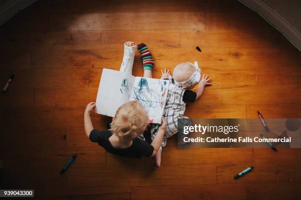 little boy with broken leg - erbore stock pictures, royalty-free photos & images