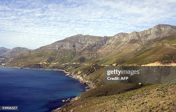 Hout bay from a distance on December 3, 2009. AFP PHOTO/STEPHANE DE SAKUTIN