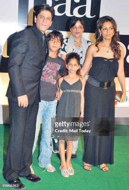 Actor Shah Rukh Khan with his kids, sister and wife Gauri at the premiere of the film �Paa� in Mumbai on Thursday, December 3, 2009.