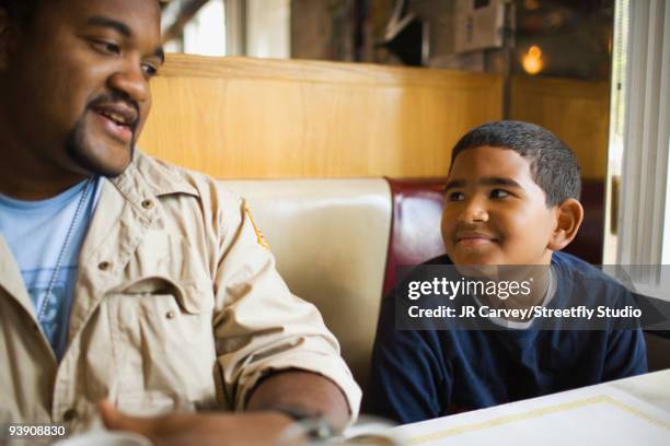 father and son sitting at diner booth - bronx - fotografias e filmes do acervo