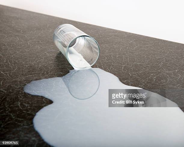 spilt glass of milk - spilt milk foto e immagini stock