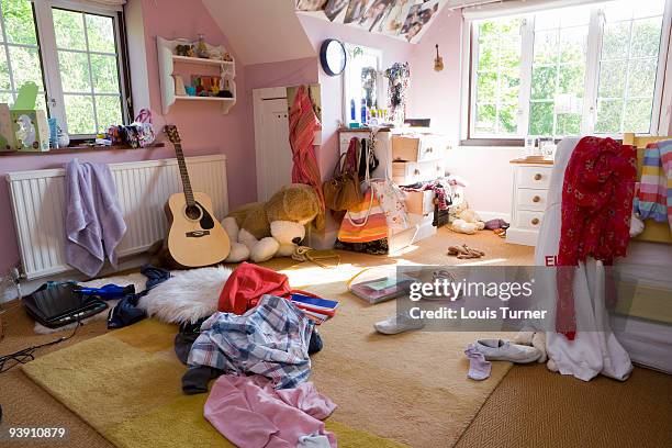 messy room - bedroom no people imagens e fotografias de stock