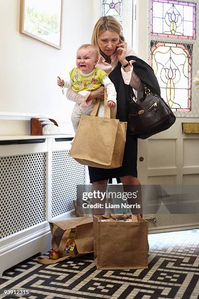 woman with a baby - woman carrying tote bag fotografías e imágenes de stock