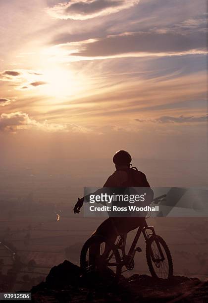 mountain biker taking in the sunset - ross woodhall stock pictures, royalty-free photos & images