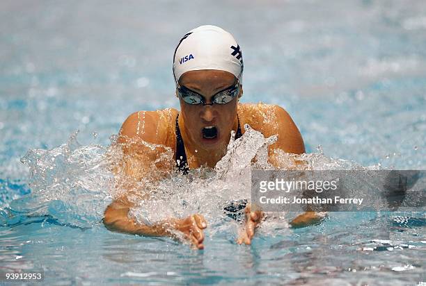 Katie Hoff swims the 400 yard IM heats during day two of the AT&T Short Course Nationals at Weyerhaeuser King County Aquatic Center on December 4,...