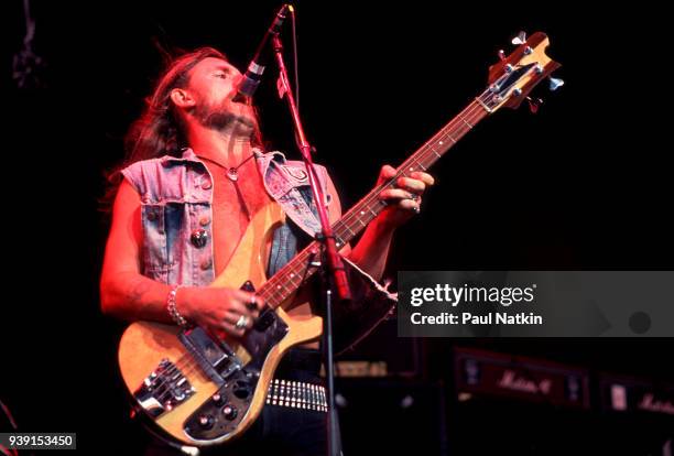 Ian 'Lemmy' Kilmister of Motorhead performs onstage at the World Music Theater in Tinley Park, Illinois, July 20, 1991.