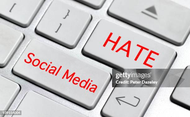 i hate social media - cyberbullying stockfoto's en -beelden
