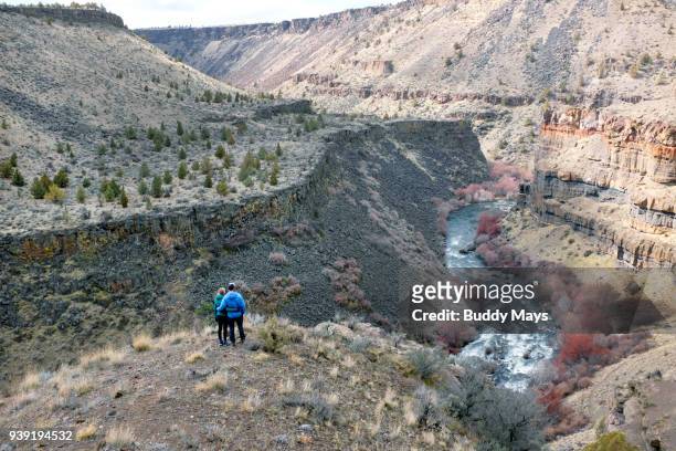 hiking in the steep cliffs along the deschutes river gorge wilderness study area, oregon - river deschutes stock pictures, royalty-free photos & images