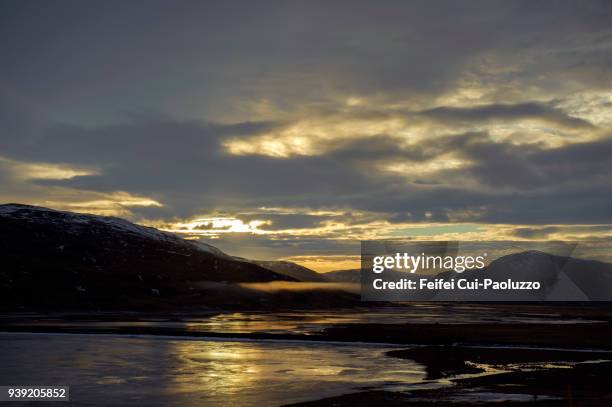 winter landscape at lagarfljót, eastern region,  iceland - lagarfljót - fotografias e filmes do acervo