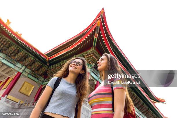 friends traveling abroad to asia in taiwan - taipei - taipei stock pictures, royalty-free photos & images