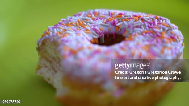 ring doughnut - gregoria gregoriou crowe fine art and creative photography. imagens e fotografias de stock