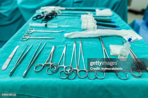 medical instruments - equipamento cirúrgico imagens e fotografias de stock