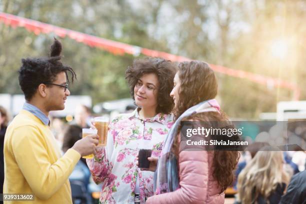 Festival : friends having a drink together