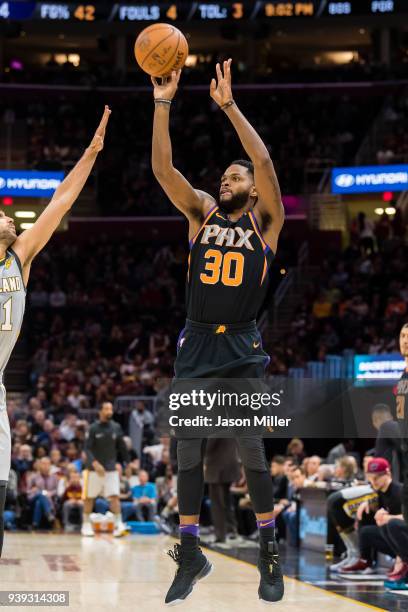 Troy Daniels of the Phoenix Suns shoots against the Cleveland Cavaliers during the second half at Quicken Loans Arena on March 23, 2018 in Cleveland,...