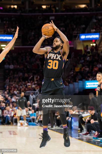 Troy Daniels of the Phoenix Suns shoots against the Cleveland Cavaliers during the second half at Quicken Loans Arena on March 23, 2018 in Cleveland,...