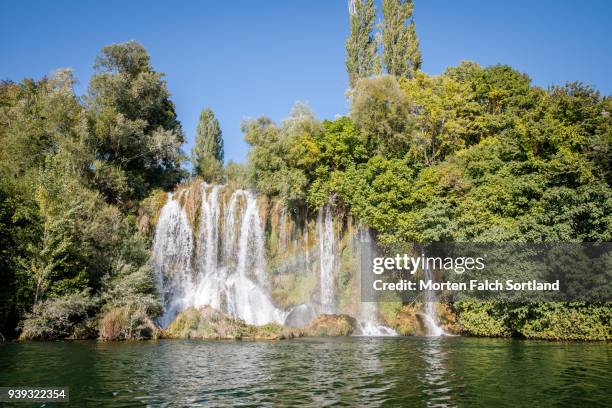 roski slap waterfall, croatia on a summer afternoon - roski slap stockfoto's en -beelden