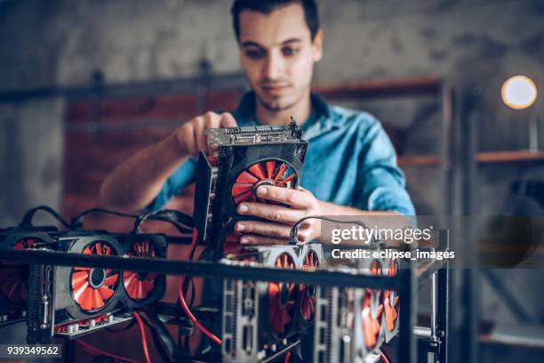 Mining Setup 843 Cryptocurrency Mining Rig Stock Photos, High-Res Pictures, and ...