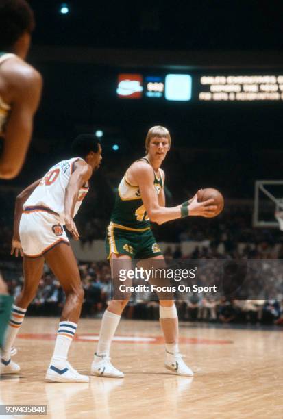 Jack Sikma of the Seattle Supersonics looks to pass the ball against the New York Knicks during an NBA basketball game circa 1979 at Madison Square...