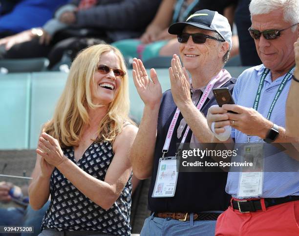 Actress Elisabeth Shue talks with businessman Bill Gates before the start of the Roger Federer vs. Juan Martin Del Potro finals match of the BNP...