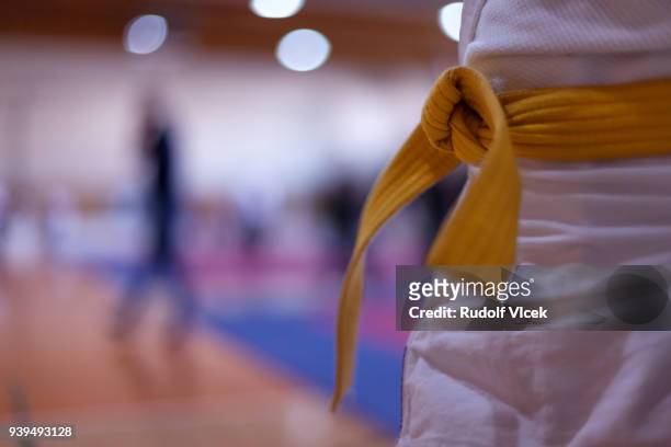 kimono belt fight judo - gelber gürtel stock-fotos und bilder
