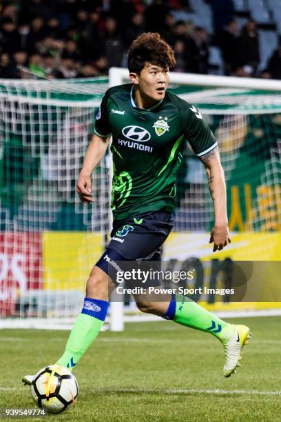 Kim Min-Jae of Jeonbuk Hyundai Motors FC in action during the AFC Champions League 2018 Group E match between Jeonbuk Hyundai Motors FC and Kashiwa...