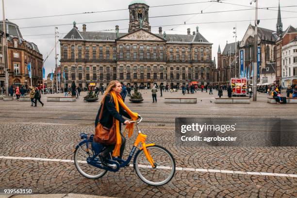 dam square in amsterdam - nieuwe kerk amsterdam imagens e fotografias de stock