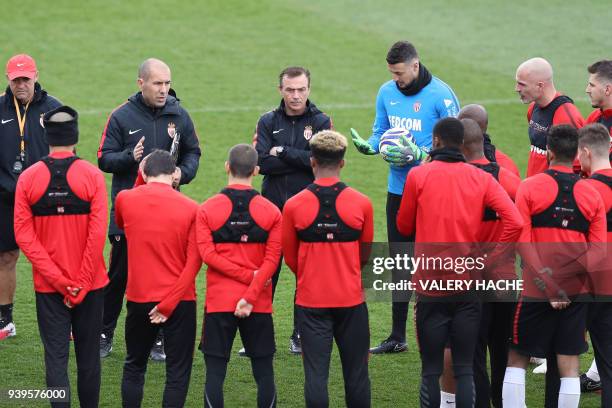 Monaco's Portuguese coach Leonardo Jardim speaks to players during a training session on March 29, 2018 at training camp in La Turbie near Monaco. /...