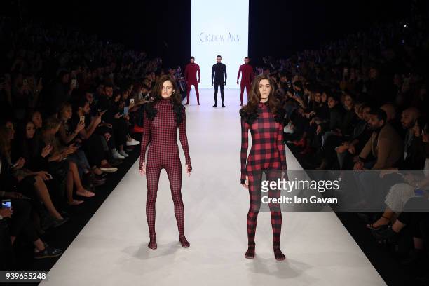 Models walk the runway at the Cigdem Akin show during Mercedes Benz Fashion Week Istanbul at Zorlu Performance Hall on March 29, 2018 in Istanbul,...