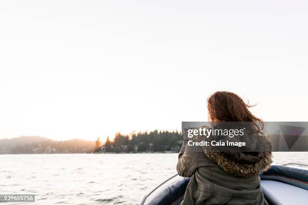 woman using camera phone, photographing tranquil lake - lac arrowhead photos et images de collection
