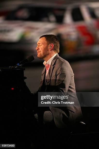 Musician David Gray performs during the 2009 NASCAR Sprint Cup Series awards banquet during the final day of the NASCAR Sprint Cup Series Champions...