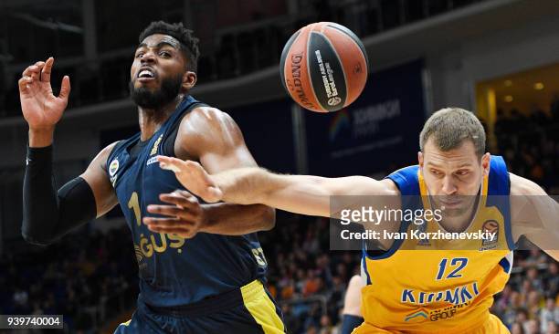 Jason Thompson, #1 of Fenerbahce Dogus Istanbul competes with Sergey Monia, #12 of Khimki Moscow Region during the 2017/2018 Turkish Airlines...
