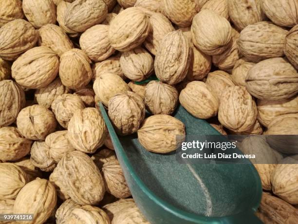 roasted walnut and spoon - crack spoon stock pictures, royalty-free photos & images