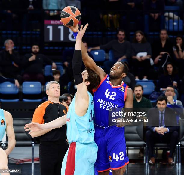 Bryant Dunston, #42 of Anadolu Efes Istanbul competes with Ante Tomic, #44 of FC Barcelona Lassa during the 2017/2018 Turkish Airlines EuroLeague...