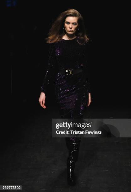 Model walks the runway at the Meltem Ozbek show during Mercedes Benz Fashion Week Istanbul at Zorlu Performance Hall on March 29, 2018 in Istanbul,...