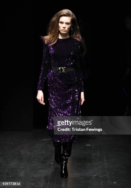 Model walks the runway at the Meltem Ozbek show during Mercedes Benz Fashion Week Istanbul at Zorlu Performance Hall on March 29, 2018 in Istanbul,...