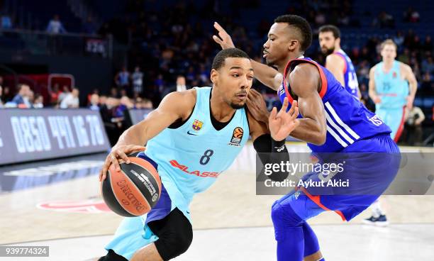 Phil Pressey, #8 of FC Barcelona Lassa competes with Errick McCollum, #3 of Anadolu Efes Istanbul during the 2017/2018 Turkish Airlines EuroLeague...