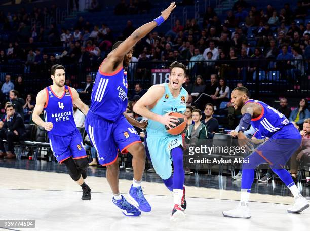Thomas Heurtel, #13 of FC Barcelona Lassa competes with Bryant Dunston, #42 of Anadolu Efes Istanbul during the 2017/2018 Turkish Airlines EuroLeague...