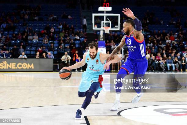 Pau Ribas, #5 of FC Barcelona Lassa competes with Sonny Weems, #13 of Anadolu Efes Istanbul during the 2017/2018 Turkish Airlines EuroLeague Regular...