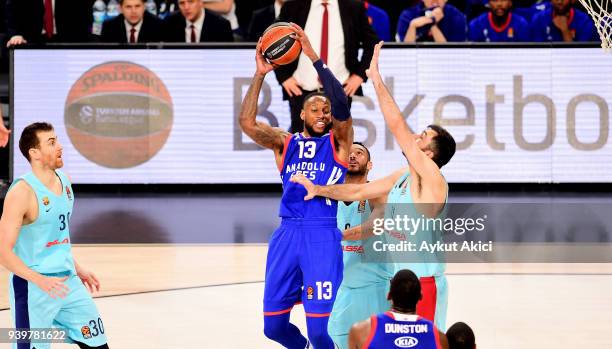 Sonny Weems, #13 of Anadolu Efes Istanbul in action during the 2017/2018 Turkish Airlines EuroLeague Regular Season Round 29 game between Anadolu...