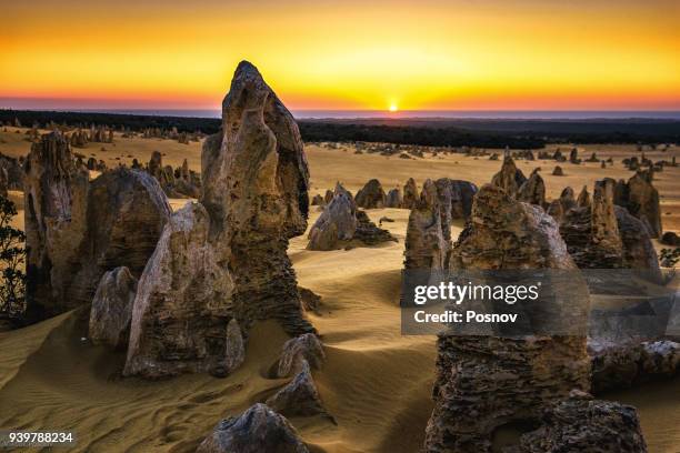 pinnacle desert - pinnacles australia stock-fotos und bilder