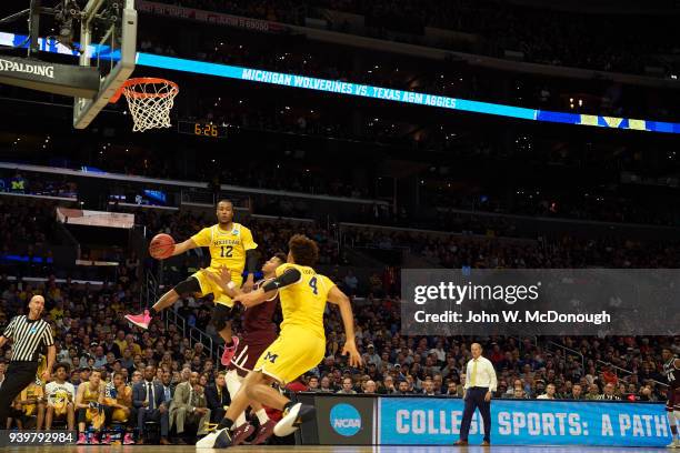 Playoffs: Michigan Muhammad-Ali Abdur-Rahkman in action, pass to Isaiah Livers vs Texas A&M at Staples Center. Los Angeles, CA 3/22/2018 CREDIT: John...