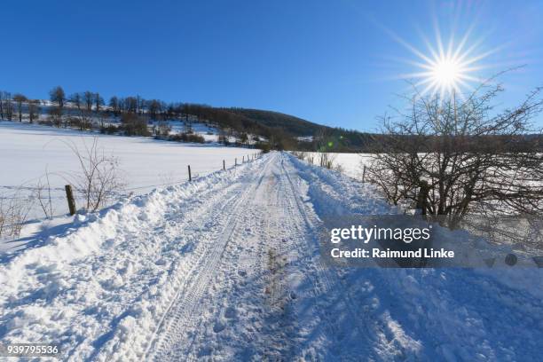 road in landscape in winter, gersfeld, rhoen mountain, hesse, germany - rhön stock-fotos und bilder